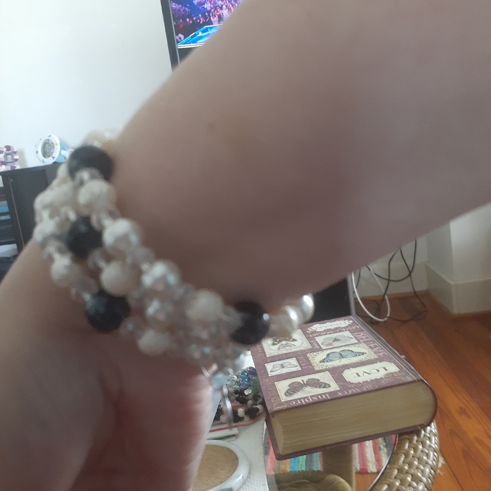 Handmade memory wire bracelet - Picture 2 of 2